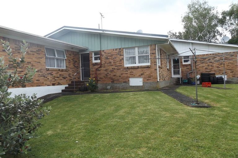 Photo of property in 2/7 Queen Street, Papakura, 2110
