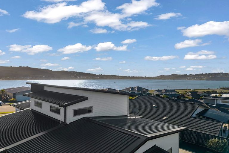 Photo of property in 17 John Burke Drive, Aotea, Porirua, 5024