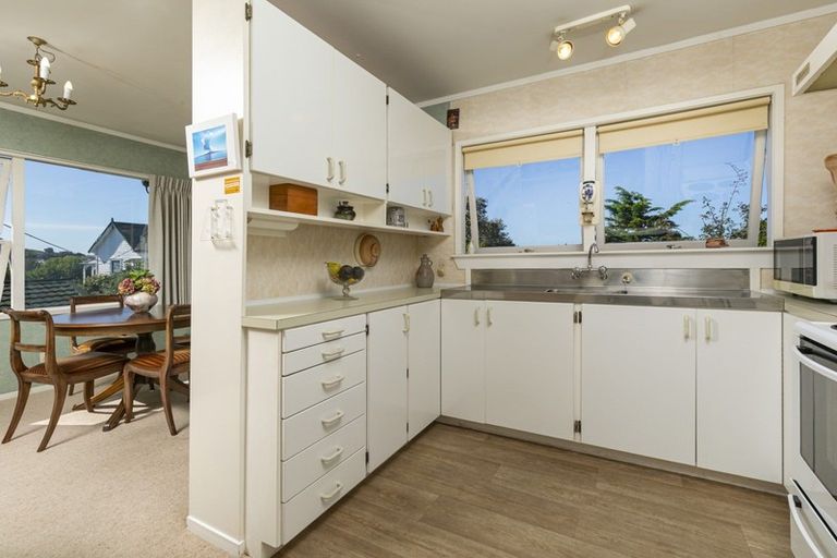 Photo of property in 2/47a Vauxhall Road, Devonport, Auckland, 0624