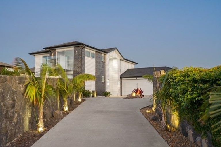 Photo of property in 18 Milano Boulevard, Karaka, Papakura, 2113