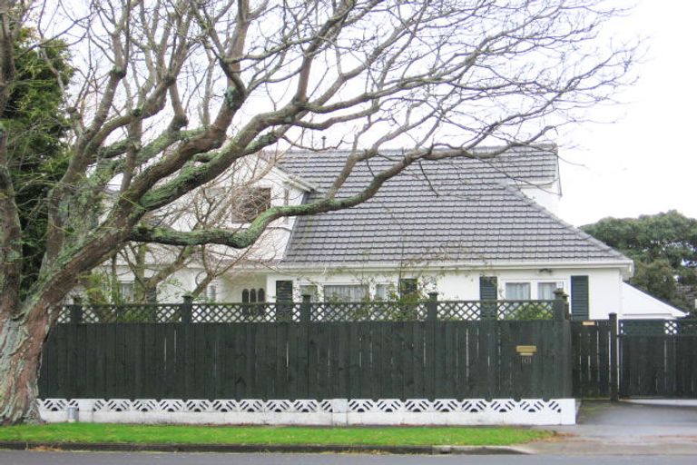 Photo of property in 101 Pahiatua Street, Hokowhitu, Palmerston North, 4410