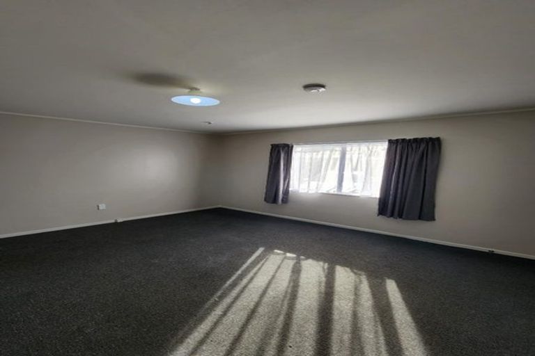 Photo of property in 2/34 Shifnal Drive, Randwick Park, Auckland, 2105