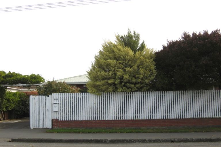 Photo of property in 16 Middlepark Road, Sockburn, Christchurch, 8042