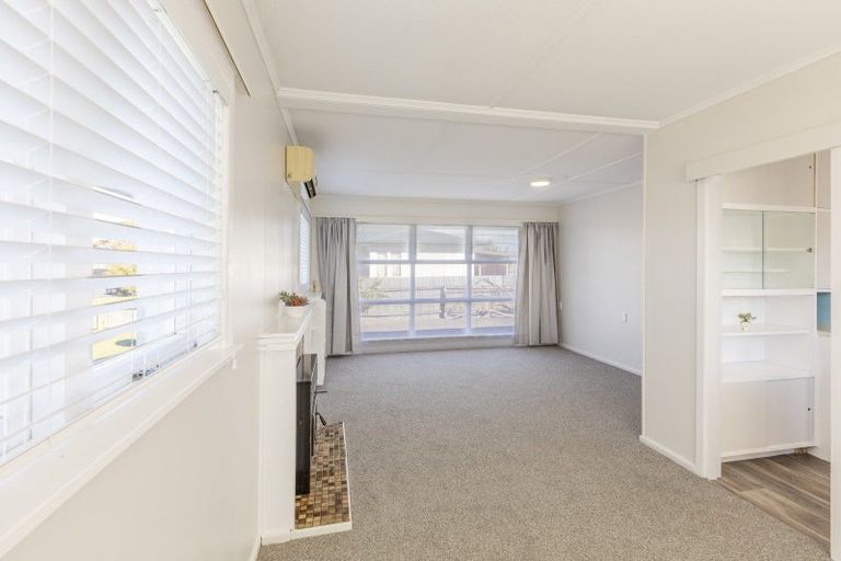 Photo of property in 11 Hillary Crescent, Maraenui, Napier, 4110