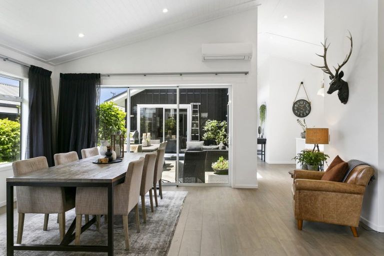 Photo of property in 16 Pukenamu Road, Rainbow Point, Taupo, 3330