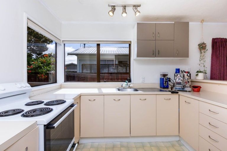 Photo of property in 2/25 Memphis Grove, Totara Park, Upper Hutt, 5018