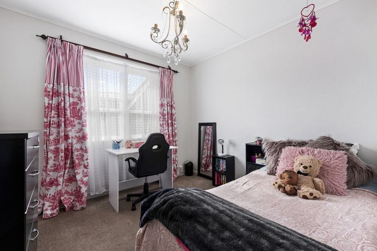 Photo of property in 13 Matthews Road, Wainuiomata, Lower Hutt, 5014