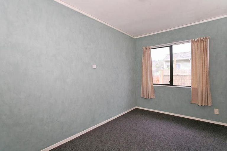 Photo of property in 1/37 Compton Crescent, Taita, Lower Hutt, 5011