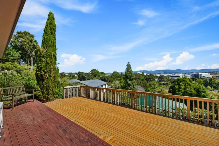 Photo of property in 35e Edmonton Road, Henderson, Auckland, 0612