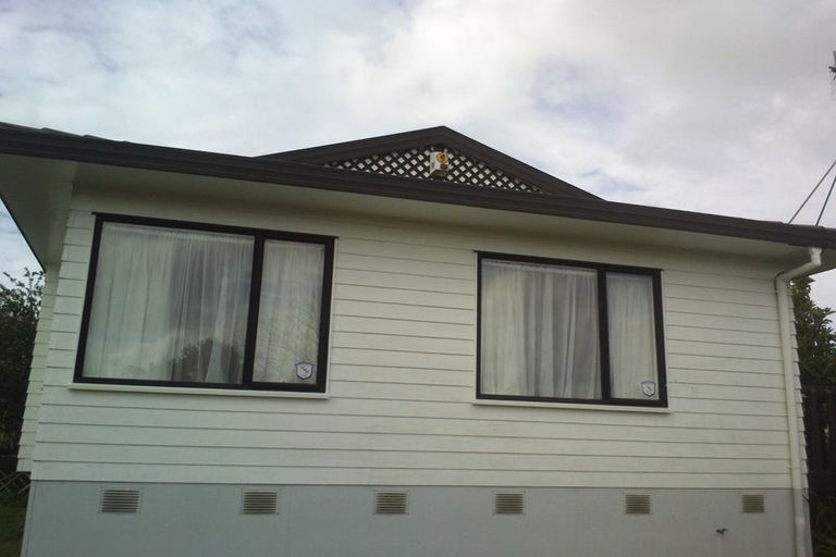 Photo of property in 5 Wren Place, Unsworth Heights, Auckland, 0632