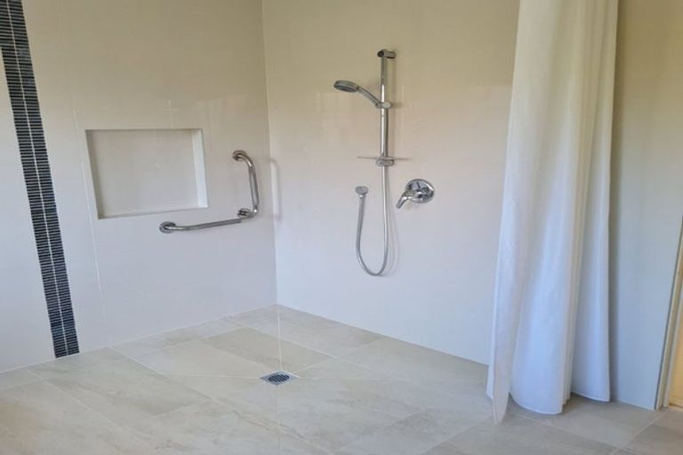 Photo of property in 24 Parkwood Crescent, Gulf Harbour, Whangaparaoa, 0930