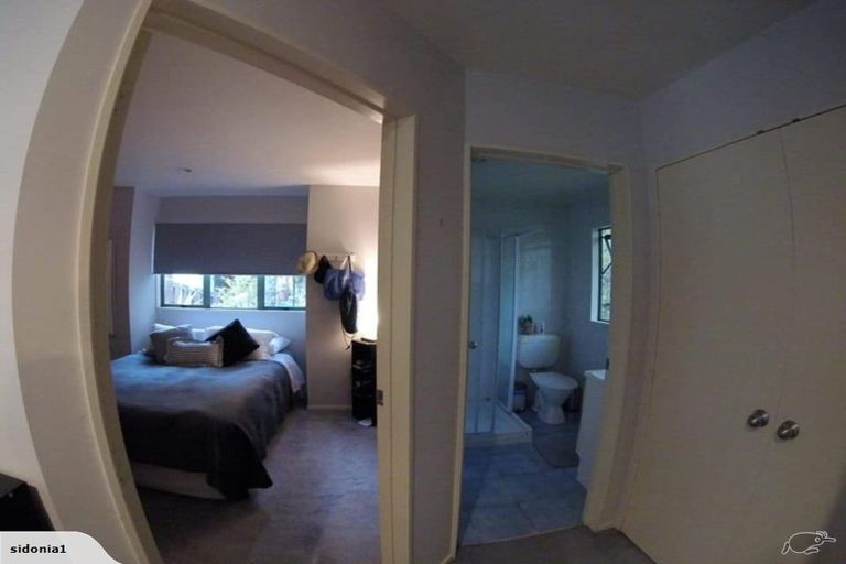 Photo of property in 16 Langstone Place, Chatswood, Auckland, 0626