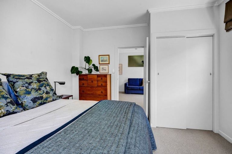 Photo of property in 290 Devon Street West, New Plymouth, 4310