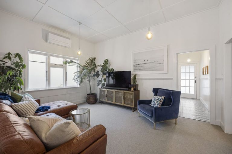 Photo of property in 251a Courtenay Street, Strandon, New Plymouth, 4312