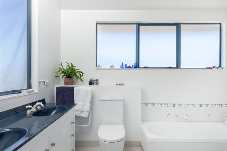 Photo of property in 12 Ranui Street, Waikawa, Picton, 7220