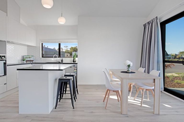 Photo of property in 1 Lamont Place, Waikanae, 5036