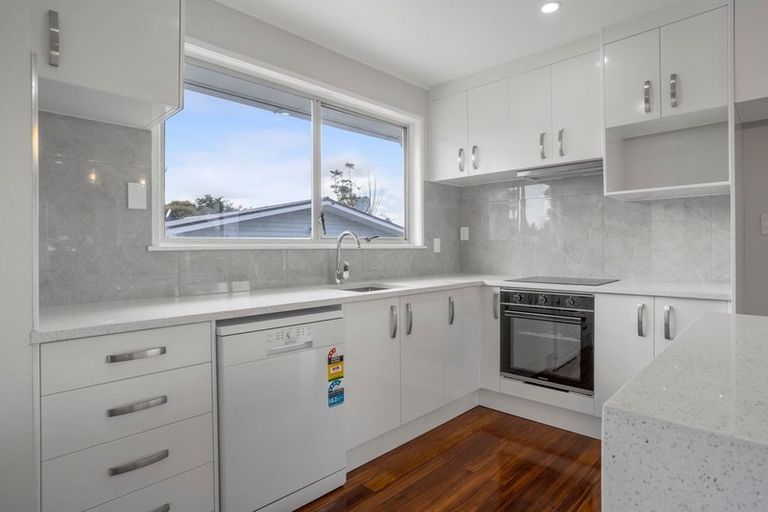 Photo of property in 10 Benmore Place, Manurewa, Auckland, 2102