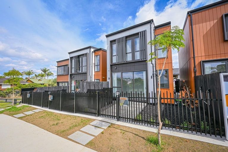 Photo of property in 89b Whitford Road, Botany Downs, 2014