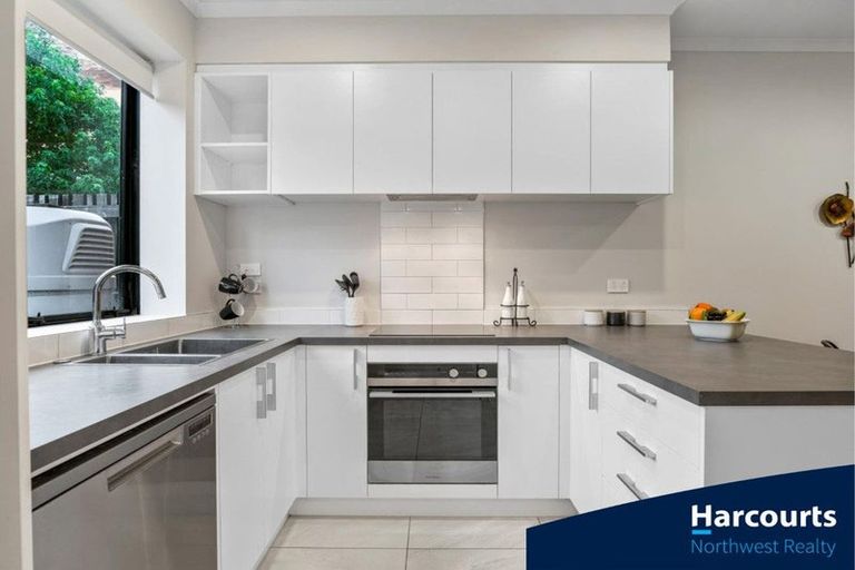 Photo of property in 6/89 Hobsonville Point Road, Hobsonville, Auckland, 0616