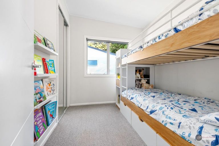 Photo of property in 73 Miromiro Road, Normandale, Lower Hutt, 5010