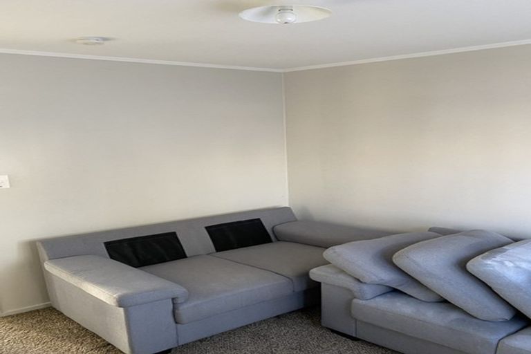 Photo of property in 2/11 Etherton Drive, Weymouth, Auckland, 2103