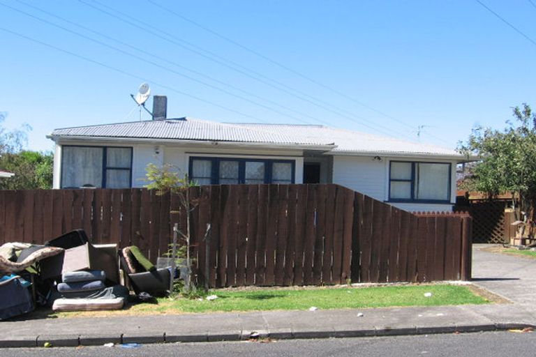 Photo of property in 3 Martin Place, Kelston, Auckland, 0602