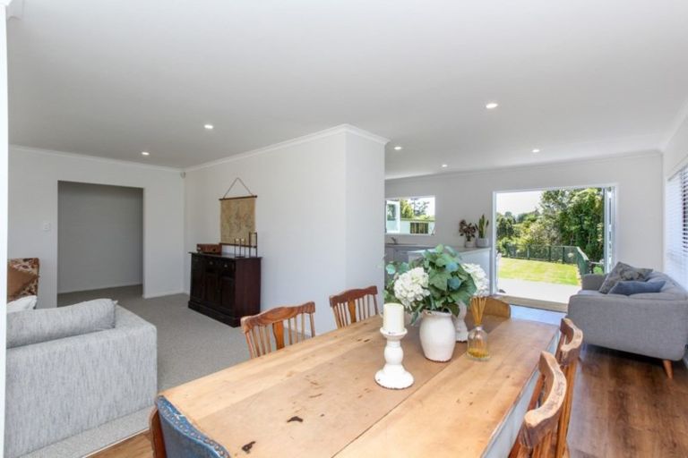 Photo of property in 60 Karina Road, Merrilands, New Plymouth, 4312