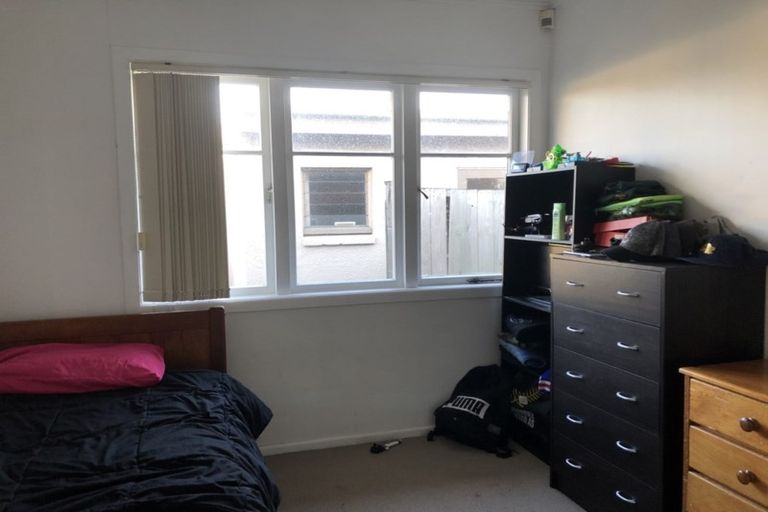 Photo of property in 1/9 Kirrie Avenue, Te Atatu South, Auckland, 0610