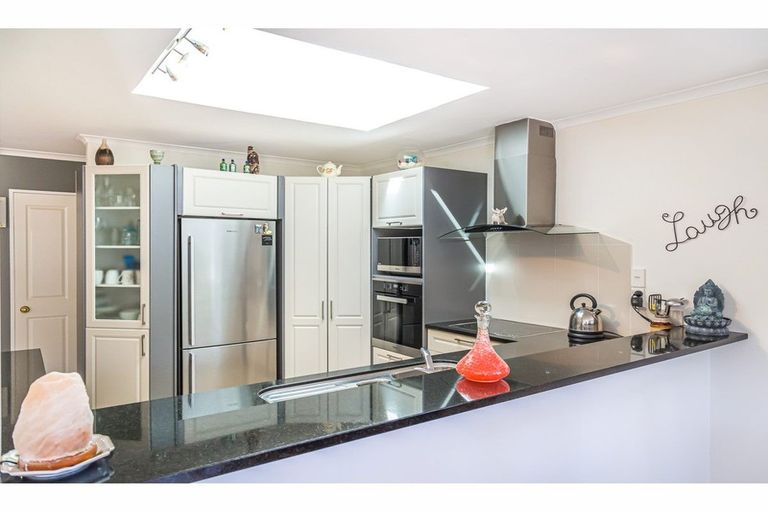 Photo of property in 32 Blue Heron Rise, Stanmore Bay, Whangaparaoa, 0932