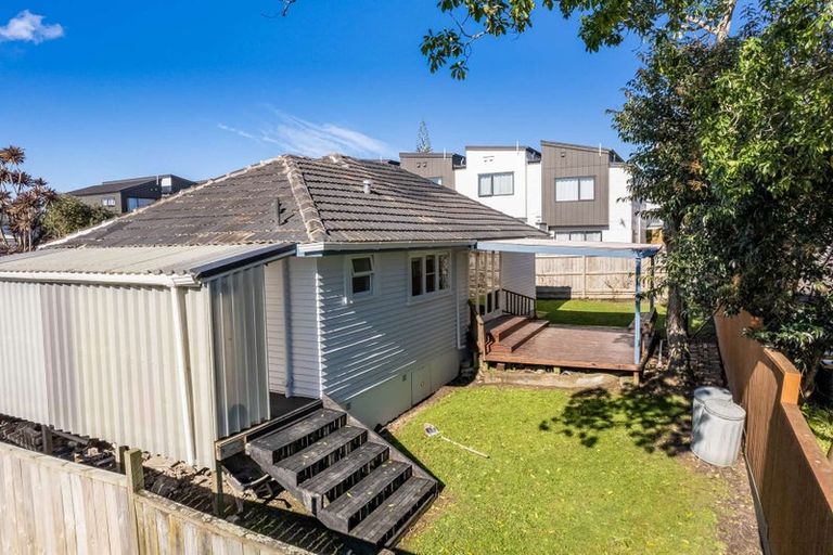 Photo of property in 1/110 Lynwood Road, New Lynn, Auckland, 0600