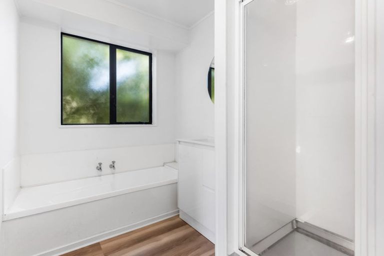 Photo of property in 183b Walter Strevens Drive, Conifer Grove, Takanini, 2112