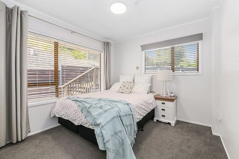 Photo of property in 3 Vari Place, Bayview, Auckland, 0629