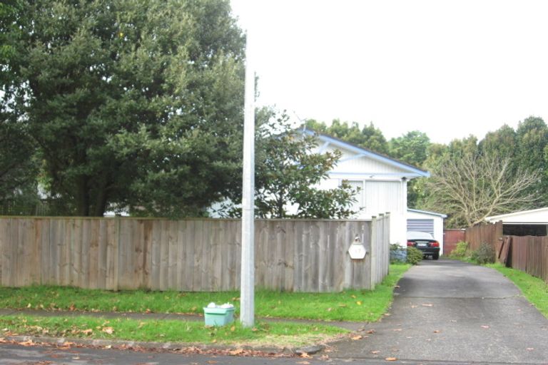 Photo of property in 17 Darren Crescent, Half Moon Bay, Auckland, 2012