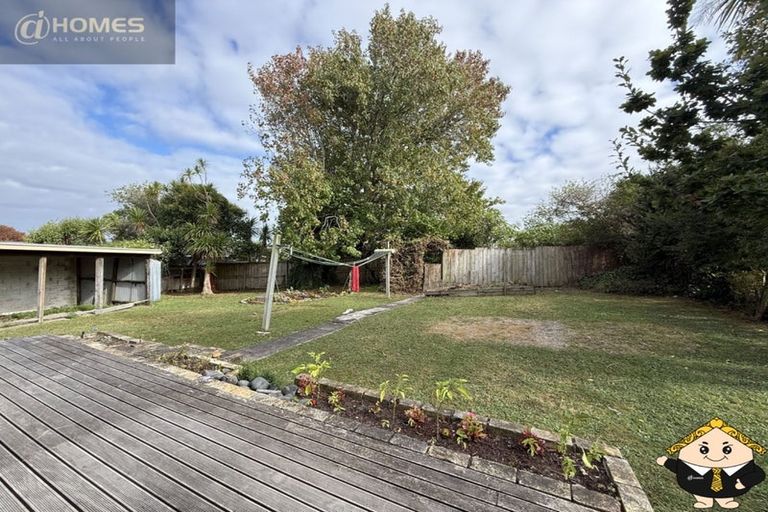 Photo of property in 17 Sheehan Road, Te Atatu South, Auckland, 0610