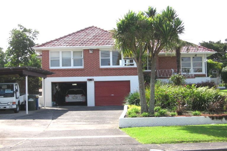 Photo of property in 24 Covil Avenue, Te Atatu South, Auckland, 0610