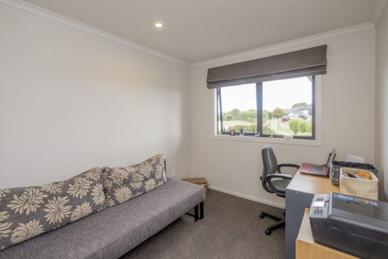 Photo of property in 9 Tullahoma Way, Ohau, Levin, 5570