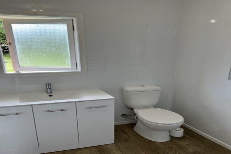 Photo of property in 4 Amberley Avenue, Te Atatu South, Auckland, 0610