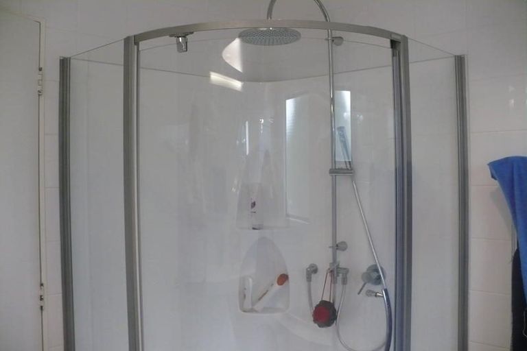 Photo of property in 1/1 Cron Avenue, Te Atatu South, Auckland, 0610