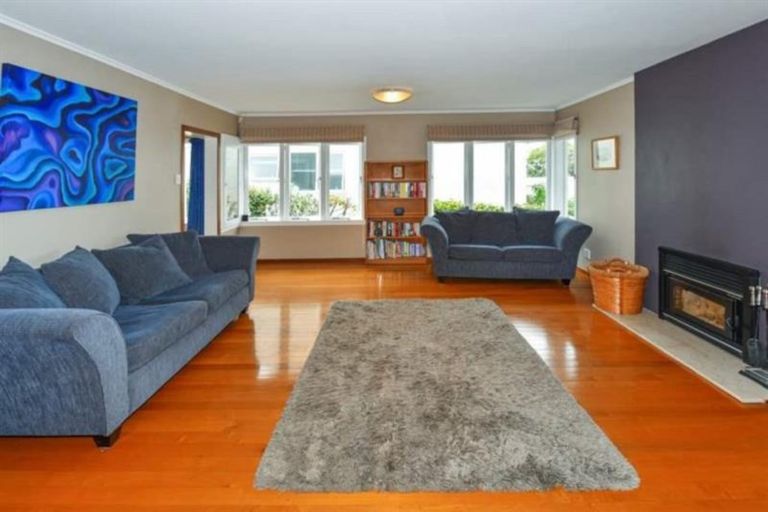 Photo of property in 12 Currey Crescent, Milford, Auckland, 0620