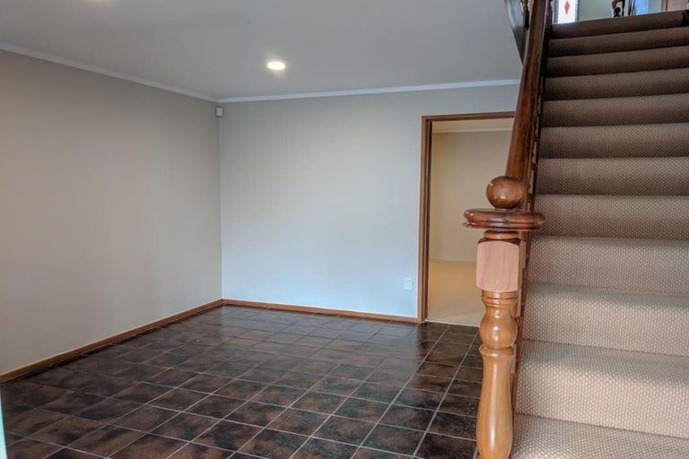 Photo of property in 29 Marina View Drive, West Harbour, Auckland, 0618