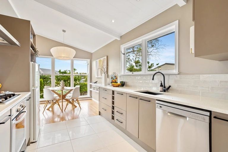 Photo of property in 8 Reiman Street, New Lynn, Auckland, 0600