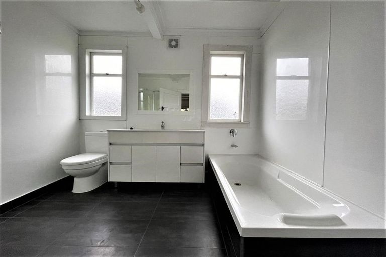 Photo of property in 77 Hill Road, Hillpark, Auckland, 2102