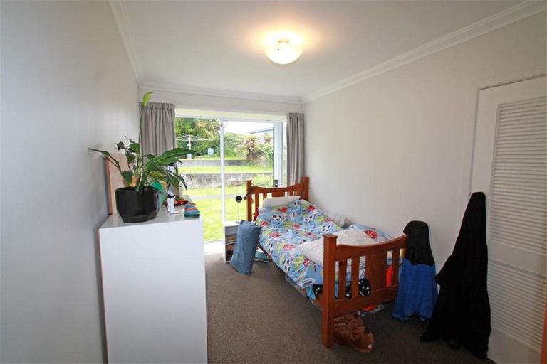 Photo of property in 42 Awanui Street, Merrilands, New Plymouth, 4312