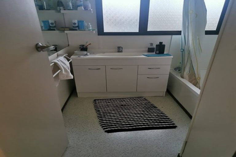 Photo of property in 1/15 Cyril Crescent, West Harbour, Auckland, 0618