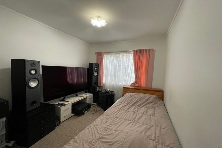 Photo of property in 2/8 Rickards Place, New Lynn, Auckland, 0600
