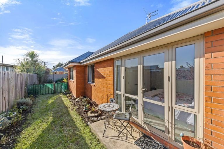Photo of property in 2/31 Tuckers Road, Redwood, Christchurch, 8051
