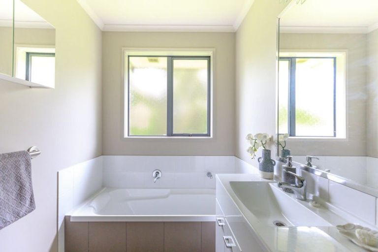 Photo of property in 112 Saint James Drive, Huntington, Hamilton, 3210