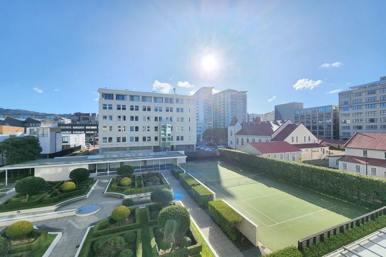 Photo of property in Sanctum Apartments, 33/10a Ebor Street, Te Aro, Wellington, 6011