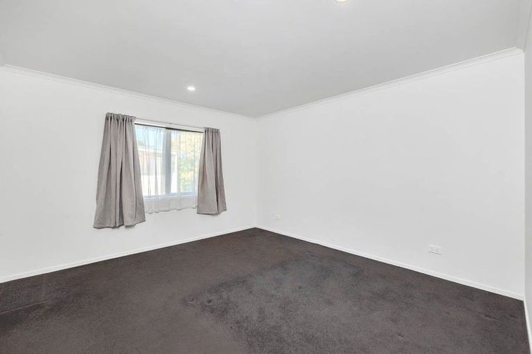 Photo of property in 86 Farquhar Road, Glendene, Auckland, 0602