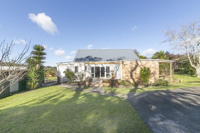 Photo of property in 72 Matua Road, Huapai, Kumeu, 0810